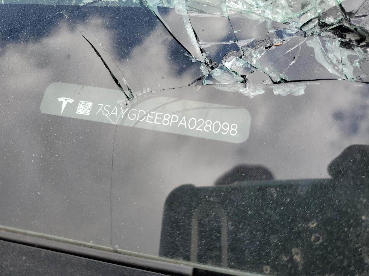 7SAYGDEE8PA028098 - 2023 Tesla model y