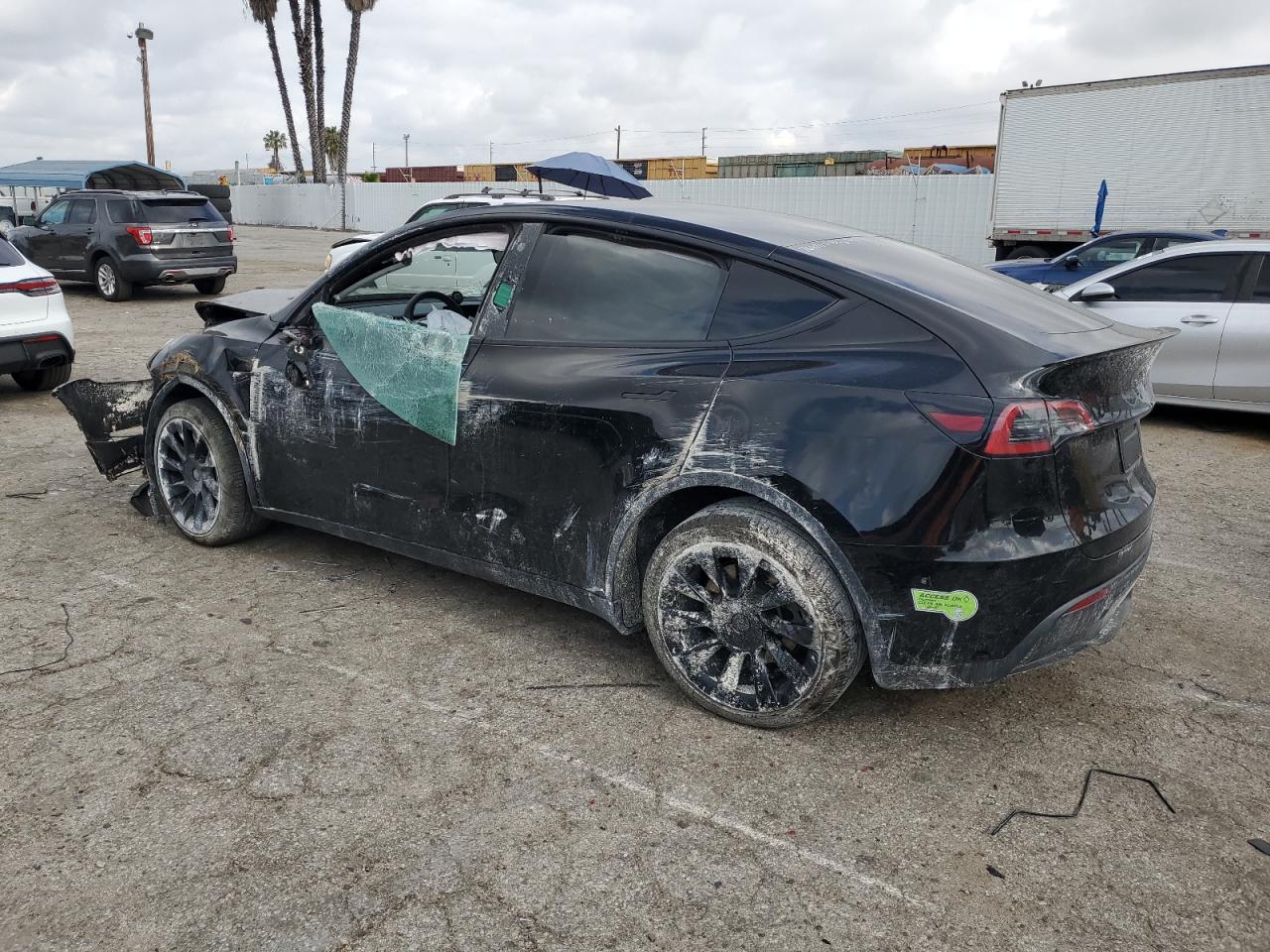 7SAYGDEE8PA028098 - 2023 Tesla model y